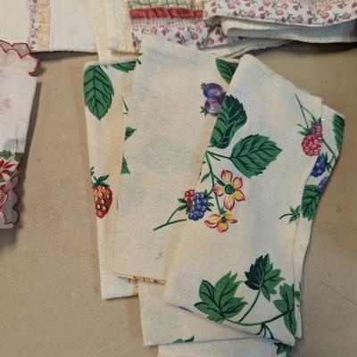 Assortment Of Table Linens