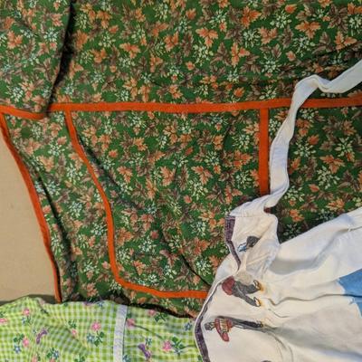 Vintage Aprons With Pockets