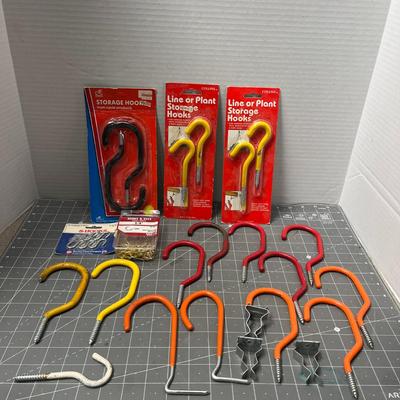 Sale Photo Thumbnail #91: Mixed lot of storage hooks, line or plant hooks, S-hooks, and hardware.
