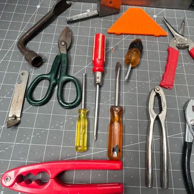Sale Photo Thumbnail #175: Includes pliers, screwdrivers, knife, square, anchors, wrench, cutter.