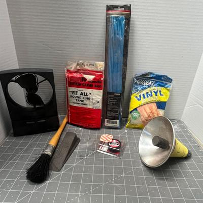 Sale Photo Thumbnail #278: Includes Ken Oaks vac bags, vinyl gloves, funnels, AA batteries, scraper, brush, straws.