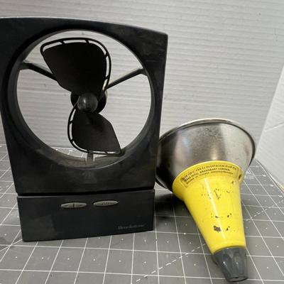 Sale Photo Thumbnail #279: Includes Ken Oaks vac bags, vinyl gloves, funnels, AA batteries, scraper, brush, straws.