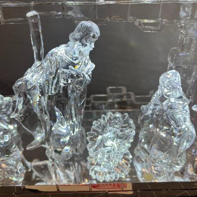 Sale Photo Thumbnail #311: Includes 6 clear figures under LED-lit stable; musical base plays “Silent Night.”