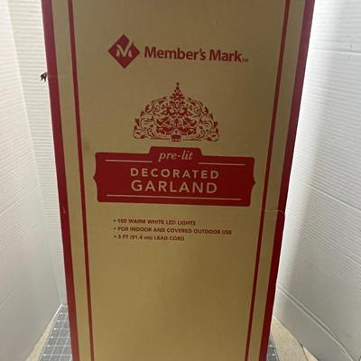 Sale Photo Thumbnail #380: 100 LED lights, red/gold decor, indoor use, 3' lead cord.