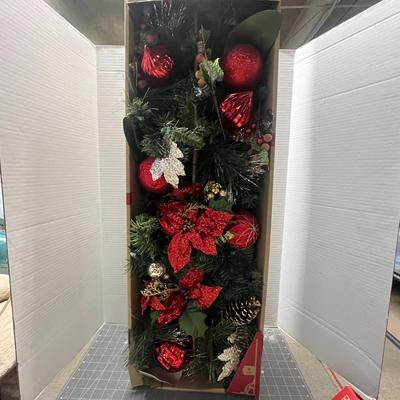 Sale Photo Thumbnail #377: 100 LED lights, red/gold decor, indoor use, 3' lead cord.