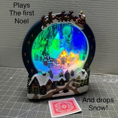 Sale Photo Thumbnail #394: Drops snow, lights up, plays “The First Noel.”