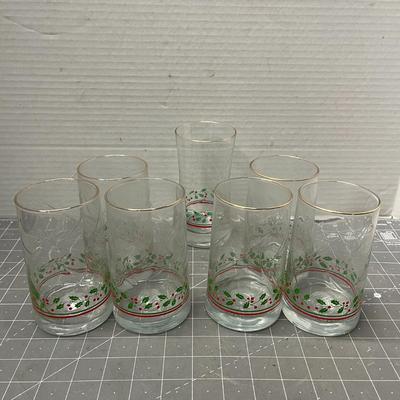 Sale Photo Thumbnail #425: 7 glasses, 8 plates, 2 bowls, 1 covered bowl—tree design.