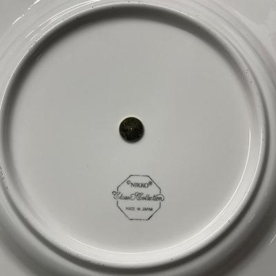 Sale Photo Thumbnail #421: 7 glasses, 8 plates, 2 bowls, 1 covered bowl—tree design.