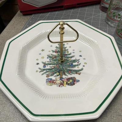 Sale Photo Thumbnail #420: 7 glasses, 8 plates, 2 bowls, 1 covered bowl—tree design.