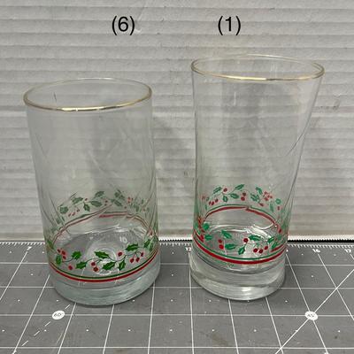 Sale Photo Thumbnail #427: 7 glasses, 8 plates, 2 bowls, 1 covered bowl—tree design.