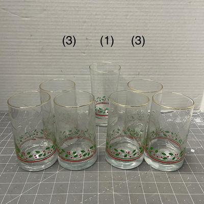 Sale Photo Thumbnail #426: 7 glasses, 8 plates, 2 bowls, 1 covered bowl—tree design.