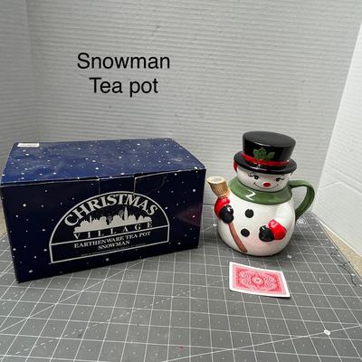 Sale Photo Thumbnail #441: Top hat, scarf, mittens, pipe—boxed Christmas Village design.