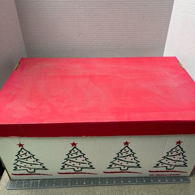 Sale Photo Thumbnail #522: Stars, balls, birds, beads, figurines.