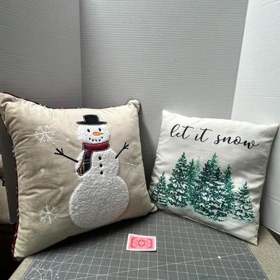 Sale Photo Thumbnail #524: Embroidered snowman + tree design.