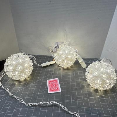 Sale Photo Thumbnail #533: 3 pc, white glow, hookable or separate.