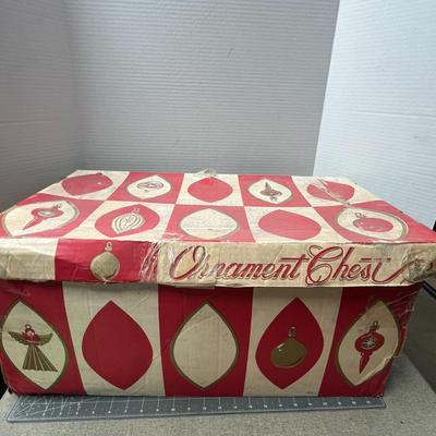 Sale Photo Thumbnail #547: 1 box, red/gold mix—baubles, birds, bows, figurines.