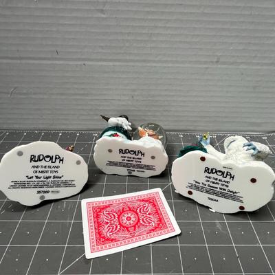 Sale Photo Thumbnail #554: 3 pc, 2001 Memory Lane—dog sled, snowman globe, Bumble with tree.