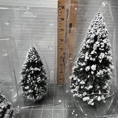 Sale Photo Thumbnail #558: 12 pc—snow trees, bears, deer, white tanks.