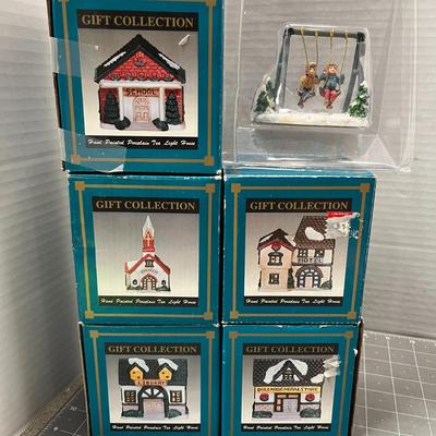 Sale Photo Thumbnail #574: 11 pc—boxed Liberty Falls & Gift Collection houses and 2 loose figurines.