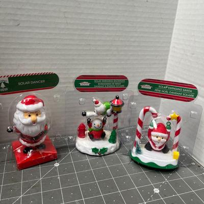 Sale Photo Thumbnail #622: 7 pc—3 boxed (Santa cradle, house, bears) + 4 loose Santa-themed figures.