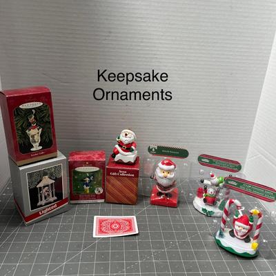 Sale Photo Thumbnail #620: 7 pc—3 boxed (Santa cradle, house, bears) + 4 loose Santa-themed figures.