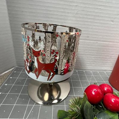 Sale Photo Thumbnail #642: Carousel holder, 3 candles, pine wreath.