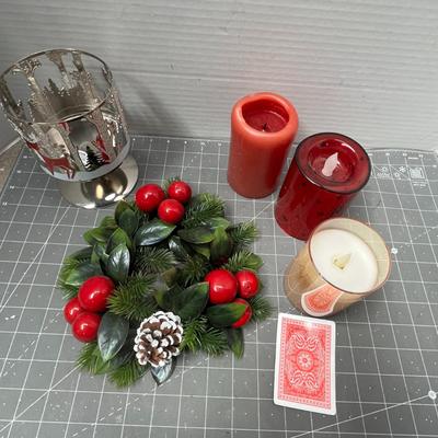 Sale Photo Thumbnail #641: Carousel holder, 3 candles, pine wreath.