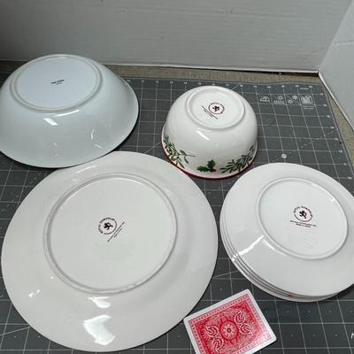 Sale Photo Thumbnail #674: 4 Season plates, 6 serving dishes, 2 Joy plates, 4 Place Mats and 4 Napkins.