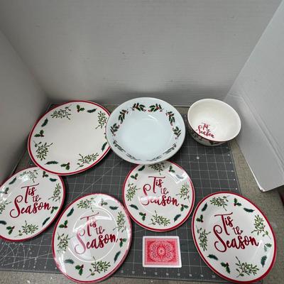 Sale Photo Thumbnail #673: 4 Season plates, 6 serving dishes, 2 Joy plates, 4 Place Mats and 4 Napkins.