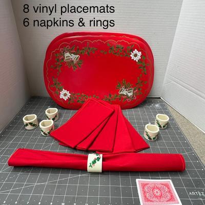 Sale Photo Thumbnail #689: 8 placemats, 6 napkins, 6 rings, festive red design.