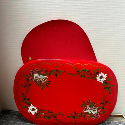 Sale Photo Thumbnail #691: 8 placemats, 6 napkins, 6 rings, festive red design.