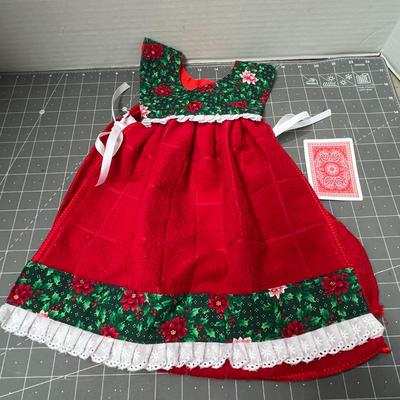 Sale Photo Thumbnail #716: Dress towel, pot holders, scarves, four Santa cheese knives.