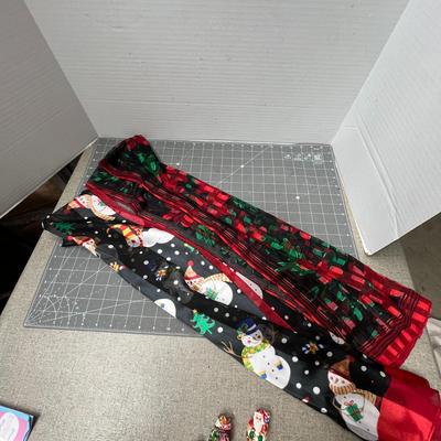 Sale Photo Thumbnail #718: Dress towel, pot holders, scarves, four Santa cheese knives.