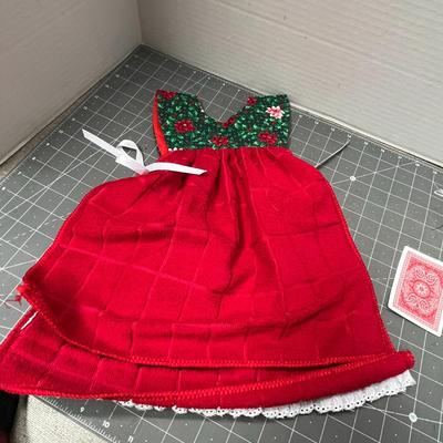 Sale Photo Thumbnail #717: Dress towel, pot holders, scarves, four Santa cheese knives.