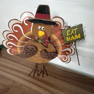 Sale Photo Thumbnail #757: 4 decorative signs, scarecrow, owl, pumpkin, turkey.