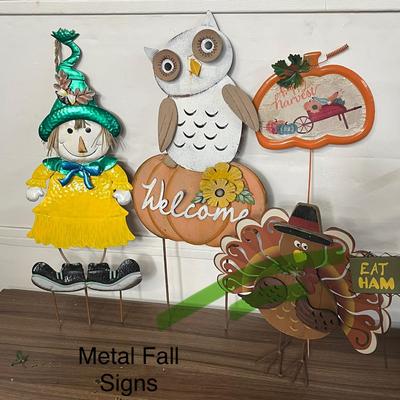 Sale Photo Thumbnail #755: 4 decorative signs, scarecrow, owl, pumpkin, turkey.