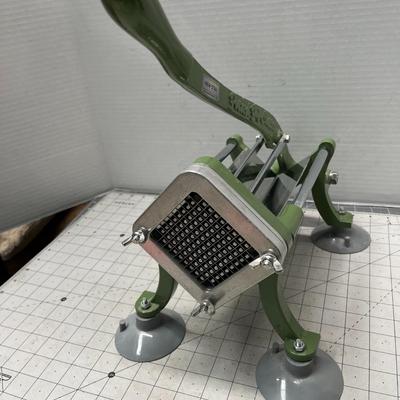 Sale Photo Thumbnail #871: Includes suction cups, metal grid, long handle, 14x10x12 size.