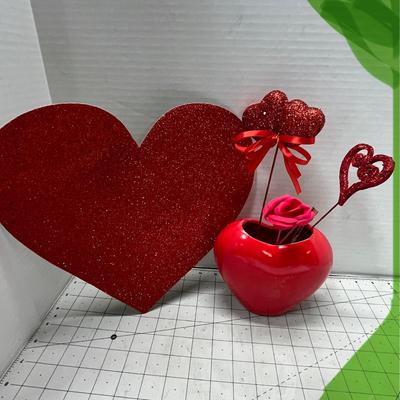 Sale Photo Thumbnail #878: Includes two towels, heart vase, glitter heart, rose pick.