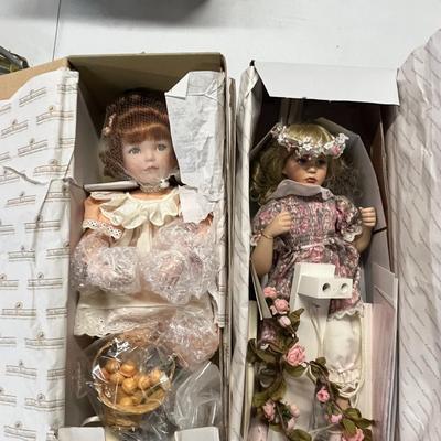 Sale Photo Thumbnail #934: Includes 16" and 24" Dolls, fruit basket, rose garland, bubble wrap, boxed presentation.