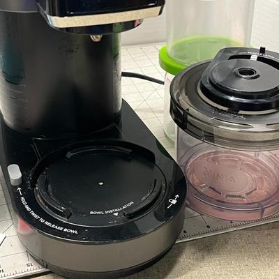 Sale Photo Thumbnail #20: Makes ice cream, sorbet, smoothies, drinks, includes 3 pints.