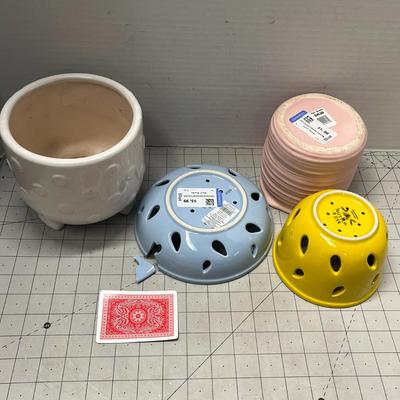 Sale Photo Thumbnail #1048: Includes 2 pots, 2 bowls, assorted colors, textured designs.