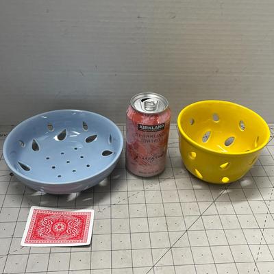 Sale Photo Thumbnail #1047: Includes 2 pots, 2 bowls, assorted colors, textured designs.