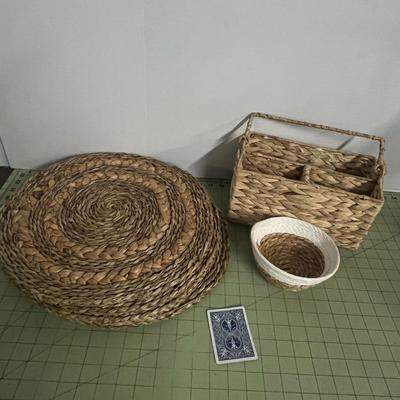 Sale Photo Thumbnail #1057: Includes 4 placemats, 1 basket, 1 bowl; beige seagrass material.