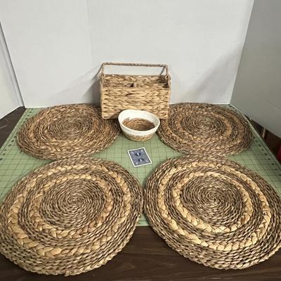Sale Photo Thumbnail #1056: Includes 4 placemats, 1 basket, 1 bowl; beige seagrass material.