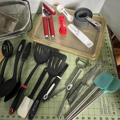 Sale Photo Thumbnail #1092: Includes knives, baking pan, strainer, opener, measuring cups, and Various utensils.