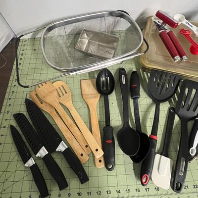 Sale Photo Thumbnail #1091: Includes knives, baking pan, strainer, opener, measuring cups, and Various utensils.