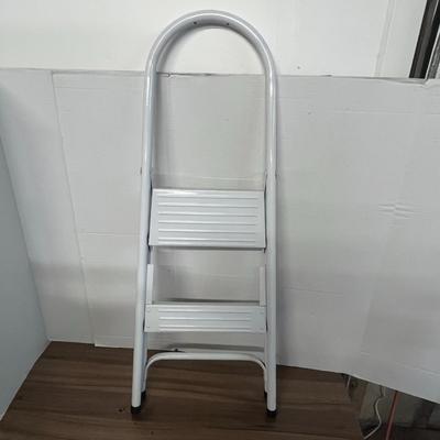Sale Photo Thumbnail #1154: White metal ladder, 40" tall, 20" standing height, 200 lb rating.