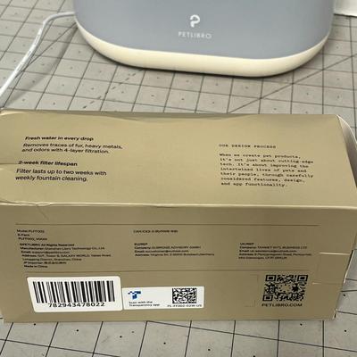 Sale Photo Thumbnail #1167: Includes water dish, two filters, cat bowl, brush, adapter.