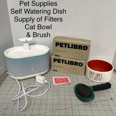 Sale Photo Thumbnail #1165: Includes water dish, two filters, cat bowl, brush, adapter.