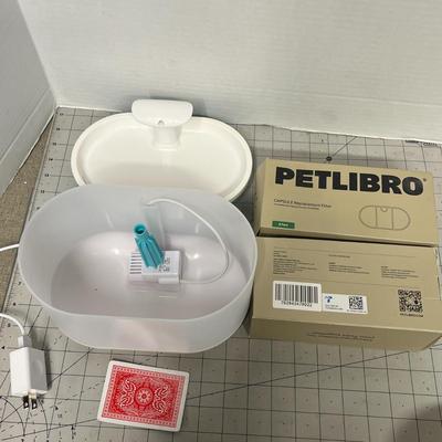 Sale Photo Thumbnail #1169: Includes water dish, two filters, cat bowl, brush, adapter.